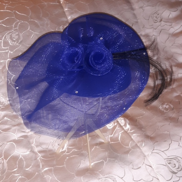 Ravishing blue hat - Picture 1 of 8